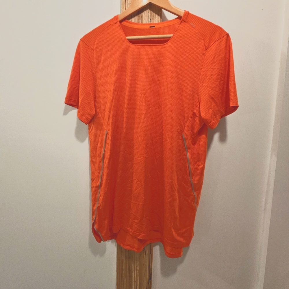 Lululemon t-shirt Fast and free